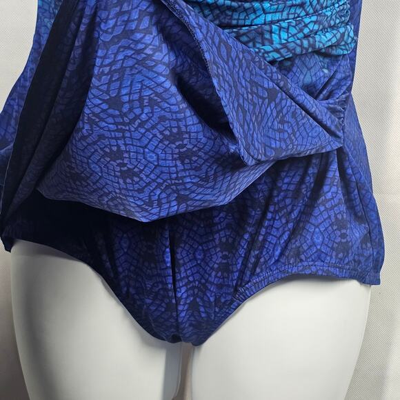 Lands' End Women's SlenderSuit V-Neck Skirted One Piece Swimsuit Size 12P - Picture 4 of 9